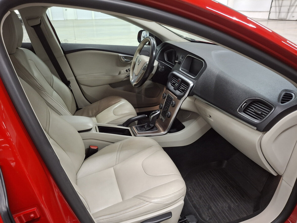 Купить Volvo V40 Cross Country I Рестайлинг, 2017, 133 679 км, фото №11