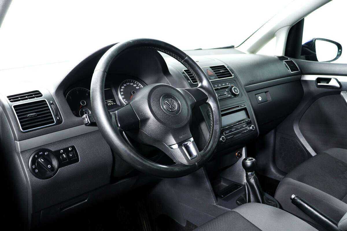 Купить Volkswagen Touran, 2012, 326 100 км, фото №13