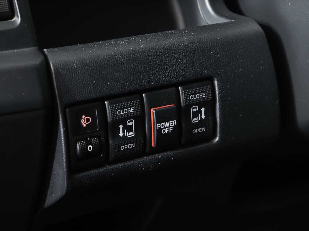 Купить Mazda 5, 2013, 67 275 км, фото №17