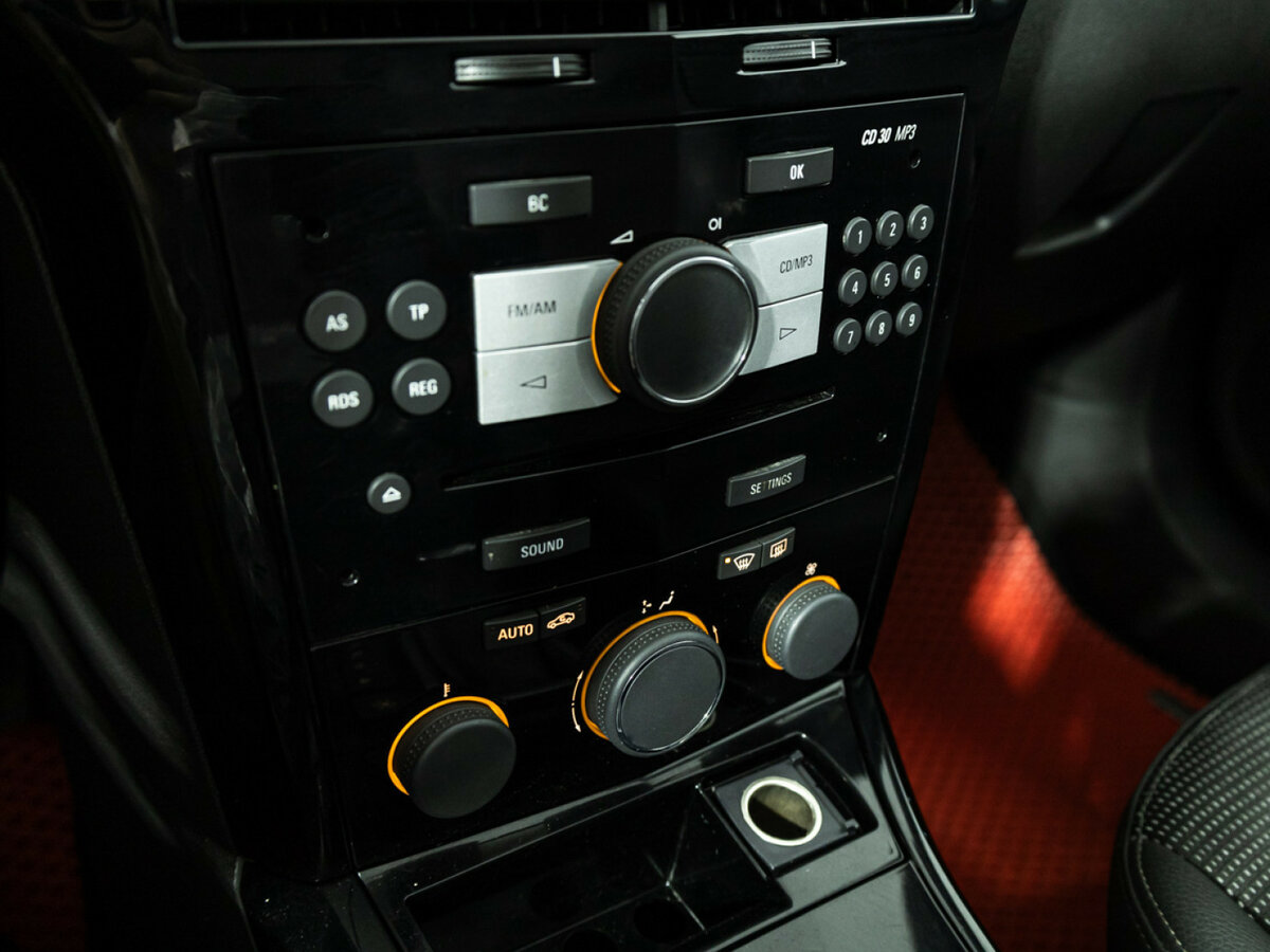 Купить Opel Astra GTC H Рестайлинг, 2010, 214 922 км, фото №17