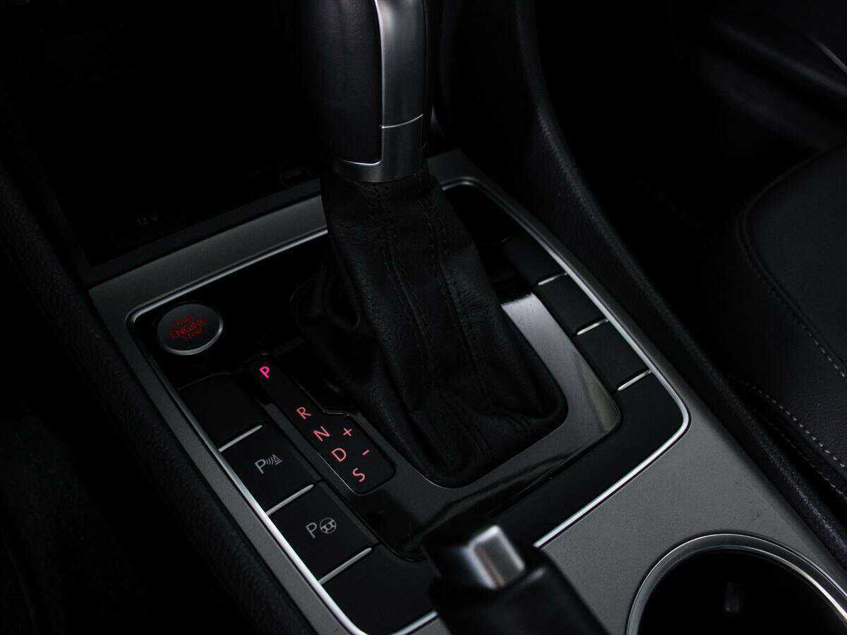 Купить Volkswagen Passat (North America and China), 2021, 12 832 км, фото №12
