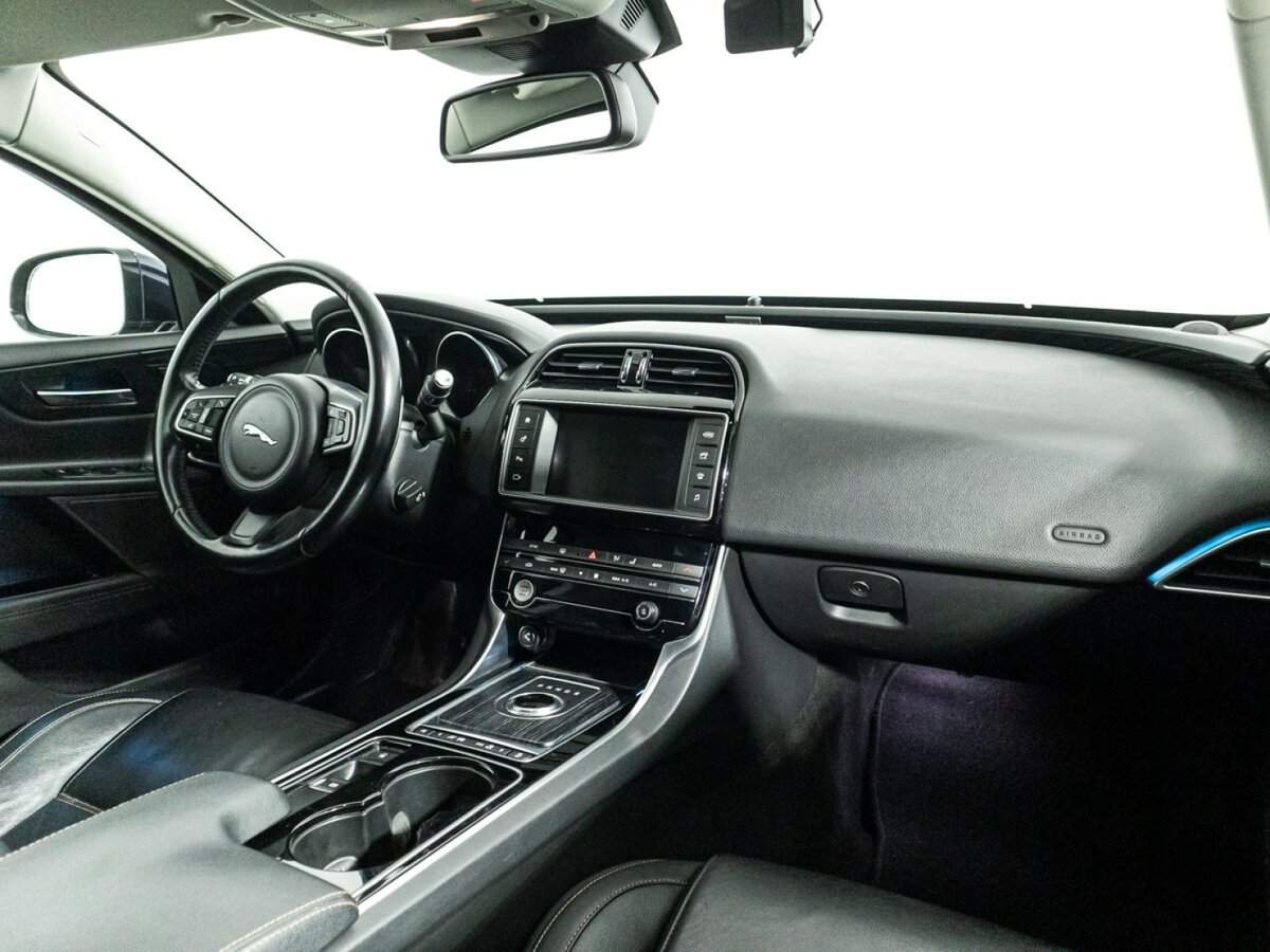 Купить Jaguar XE, 2016, 119 365 км, фото №9