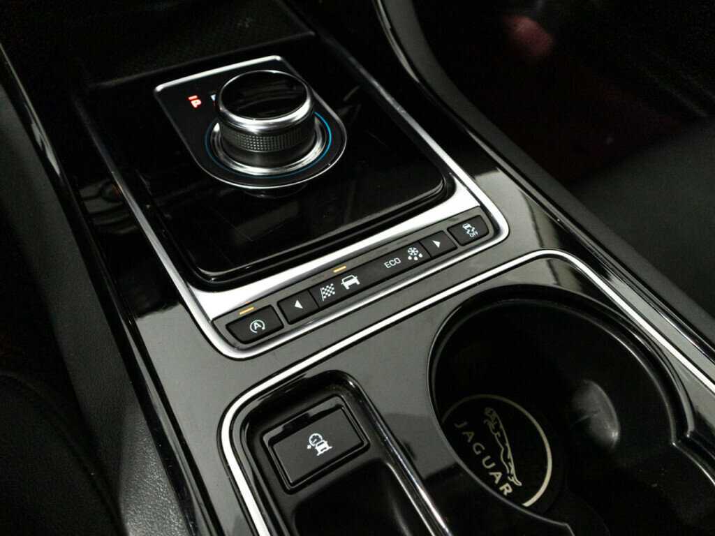 Купить Jaguar XE, 2017, 162 965 км, фото №17