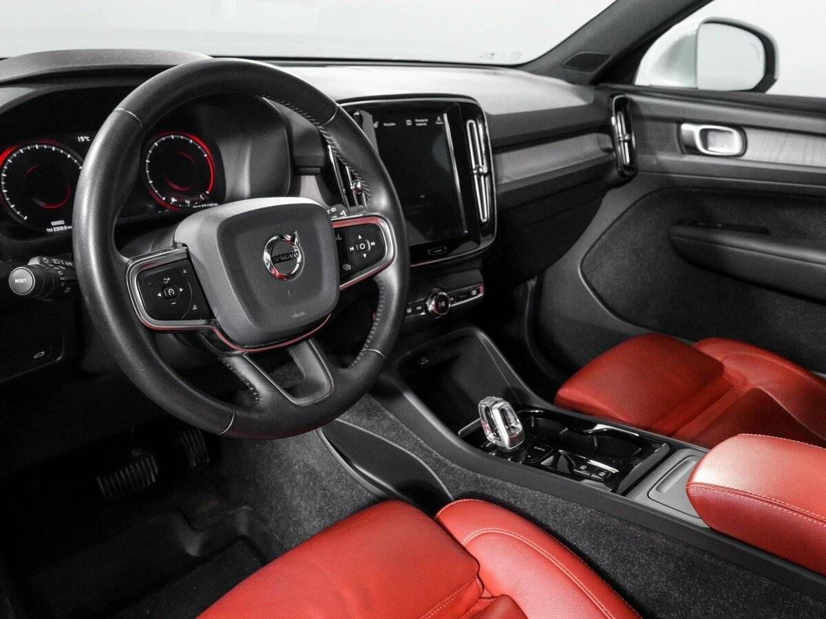 Купить Volvo XC40, 2020, 69 809 км, фото №9