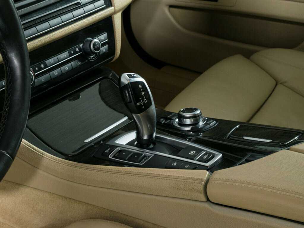 Купить BMW 5 серии 530d xDrive, 2011, 252 254 км, фото №17