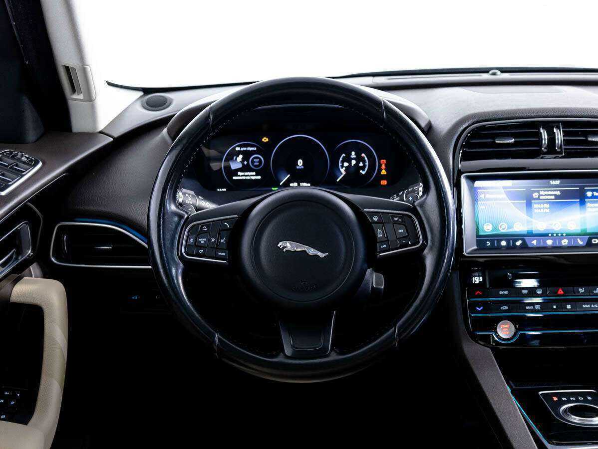 Купить Jaguar F-Pace, 2016, 83 850 км, фото №17