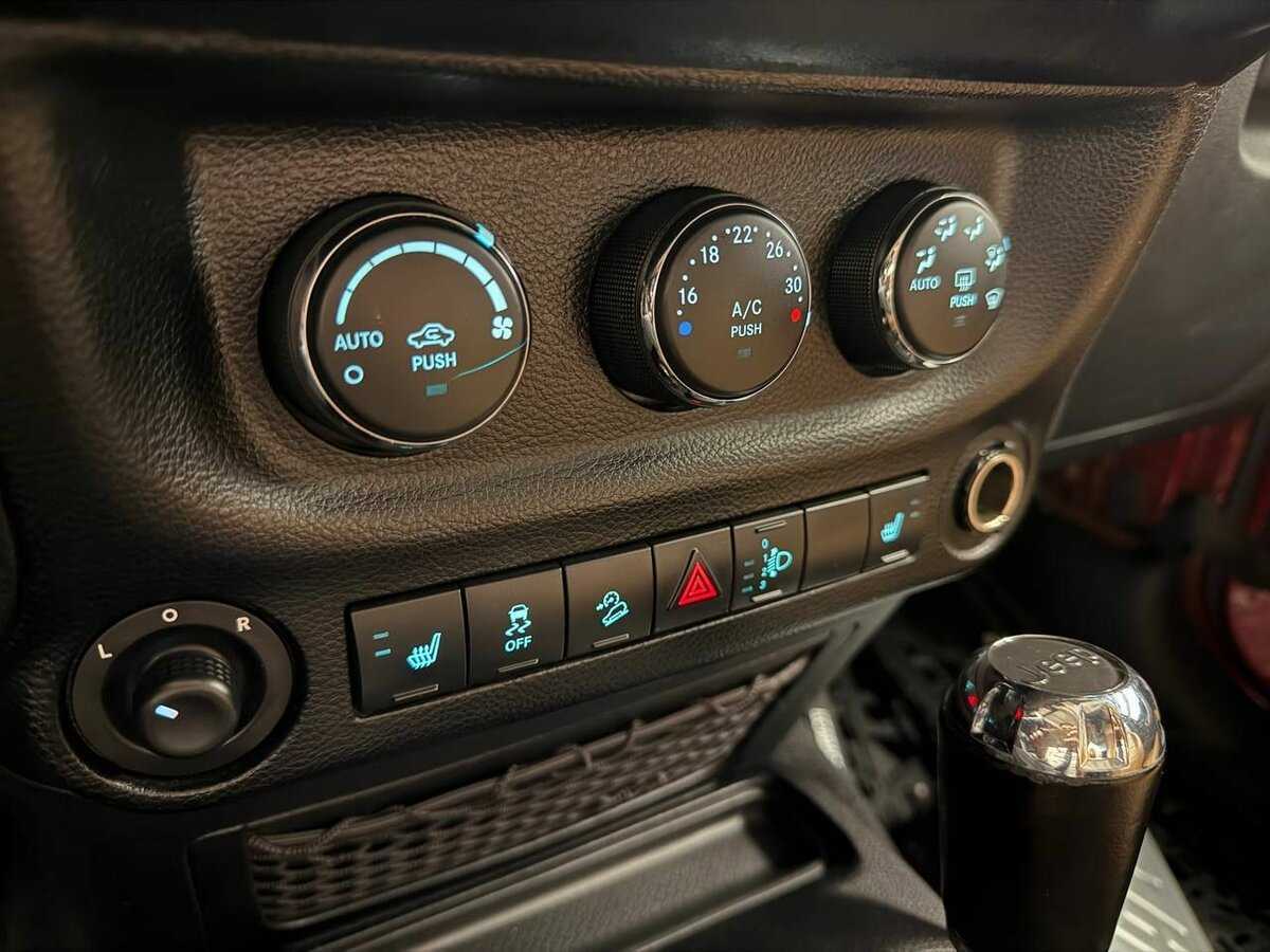 Купить Jeep Wrangler, 2011, 57 037 км, фото №10