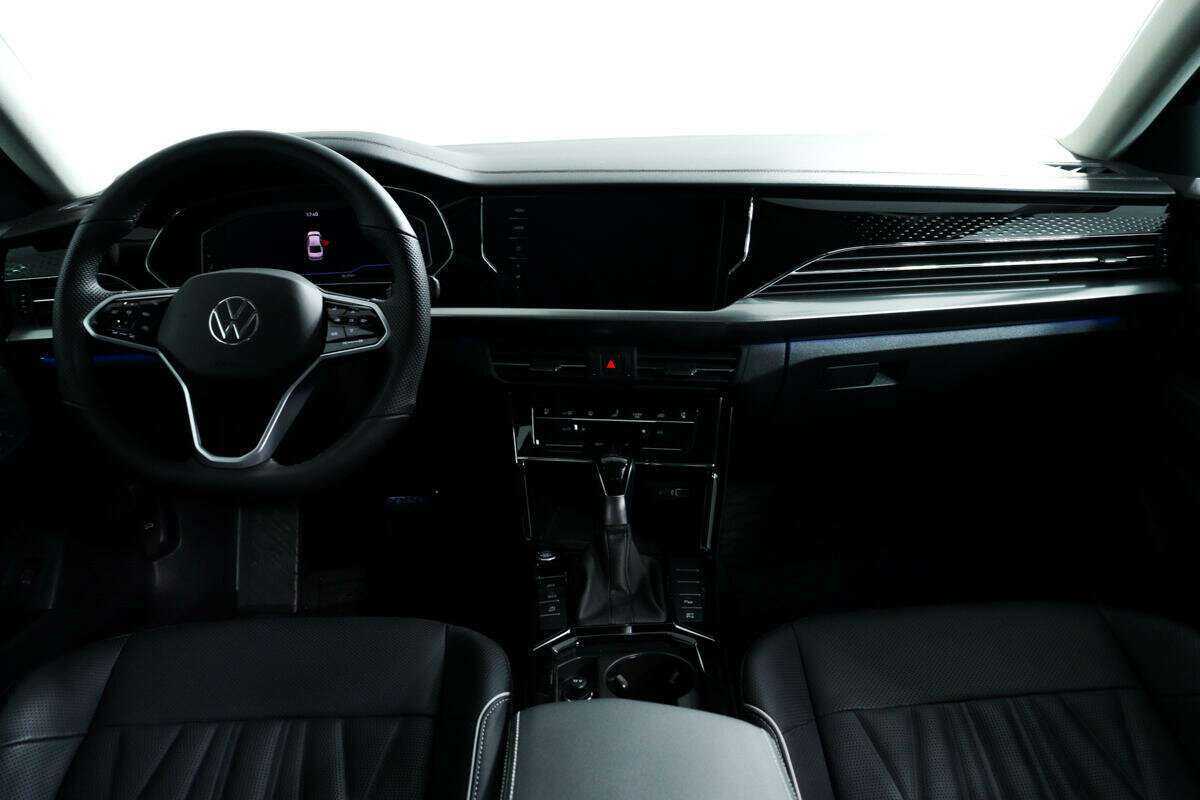 Купить Volkswagen Passat (North America and China), 2023, 8 628 км, фото №11