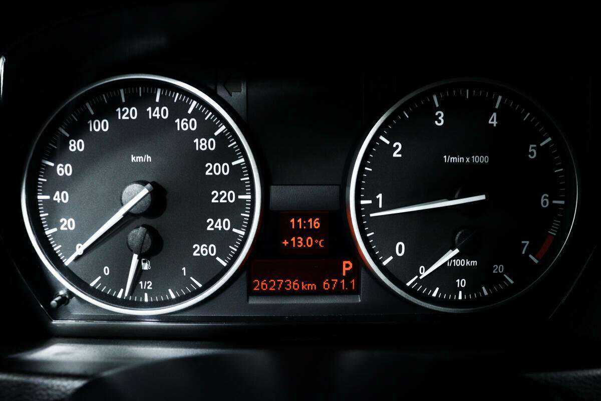 Купить BMW 3 серии 320i, 2010, 262 734 км, фото №10