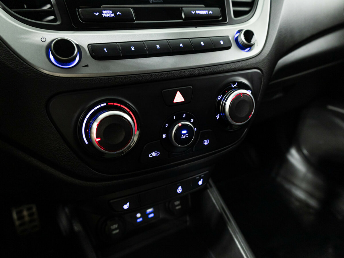 Купить Hyundai Solaris II, 2017, 152 854 км, фото №15