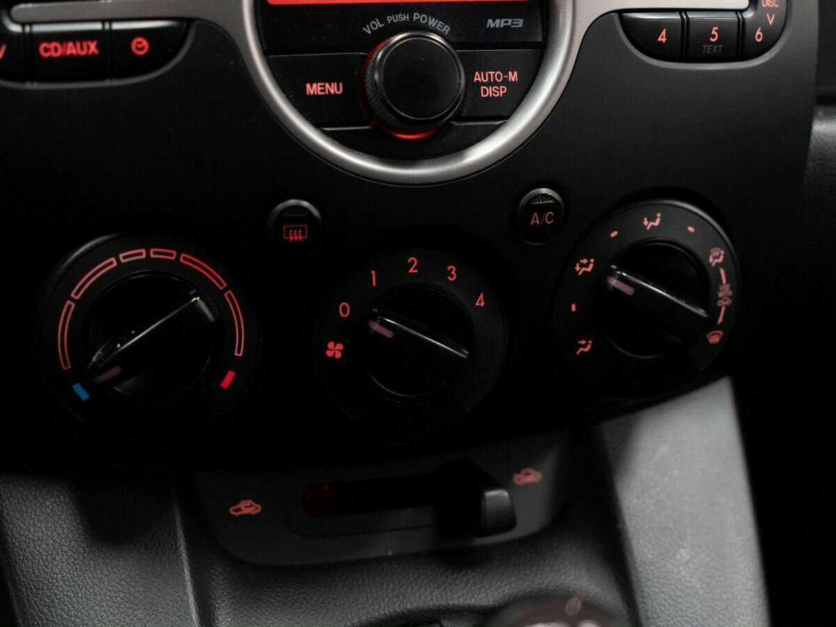 Купить Mazda 2, 2008, 240 000 км, фото №13