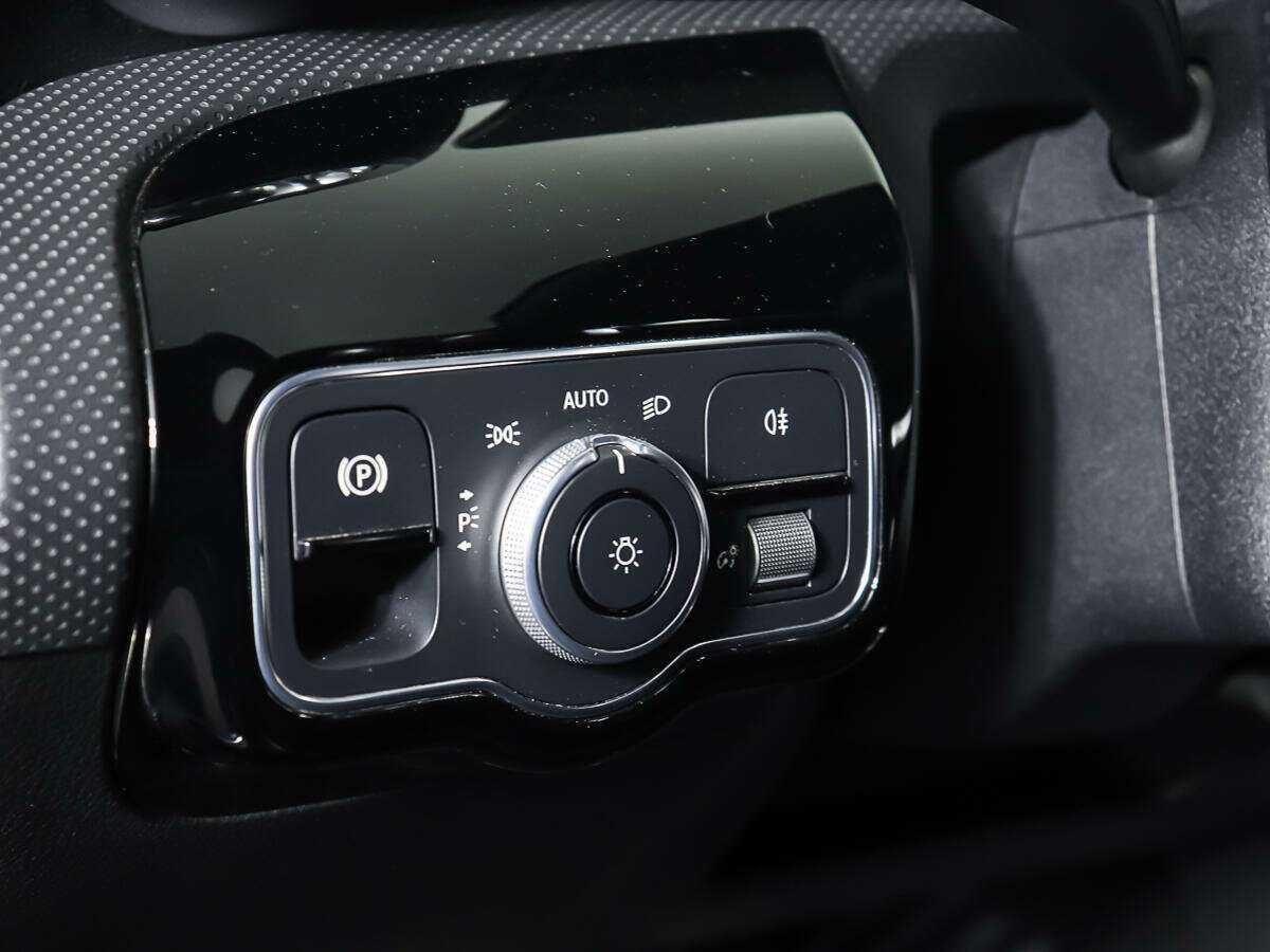 Купить Mercedes-Benz CLA 200, 2020, 38 646 км, фото №16