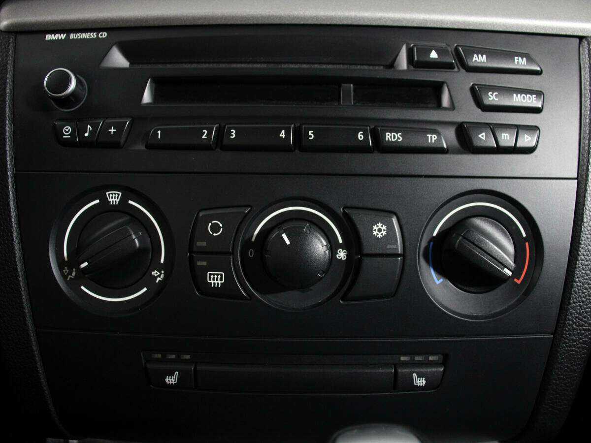 Купить BMW 1 серии 116i, 2010, 93 363 км, фото №16