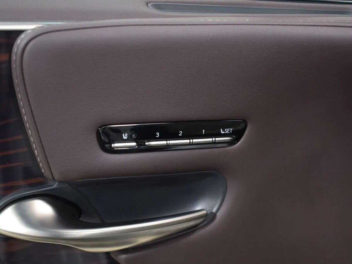 Купить Lexus LS 500, 2018, 143 000 км, фото №21