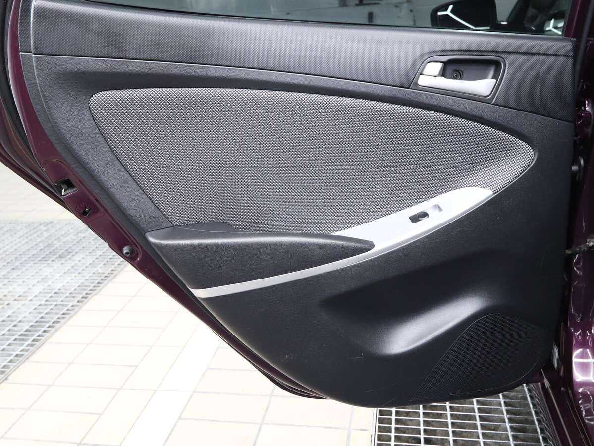 Купить Hyundai Solaris, 2011, 301 000 км, фото №8