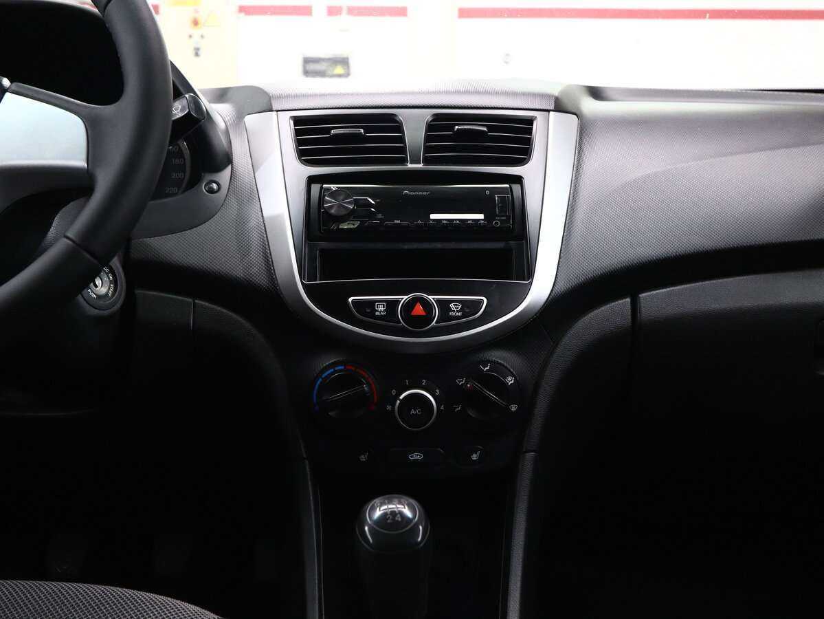 Купить Hyundai Solaris, 2011, 301 000 км, фото №16