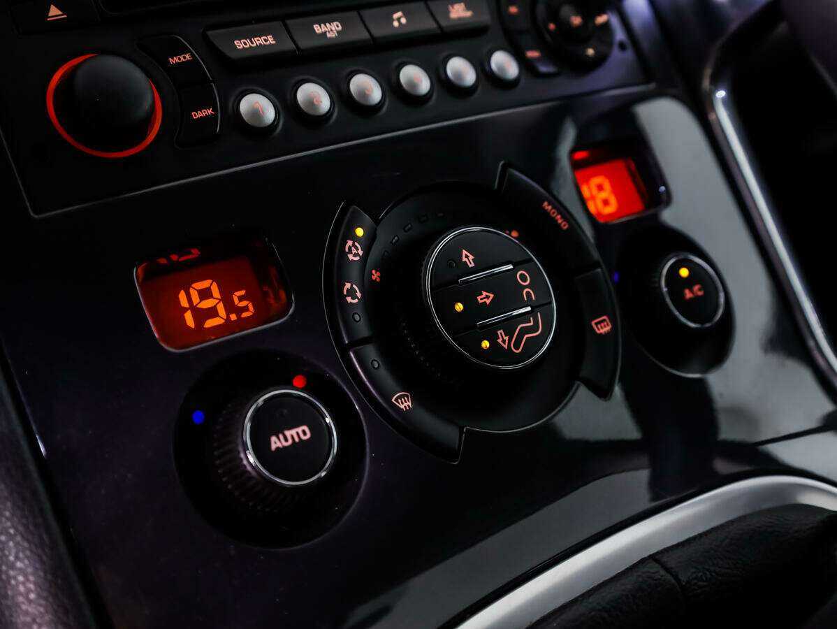 Купить Peugeot 3008, 2011, 133 646 км, фото №12