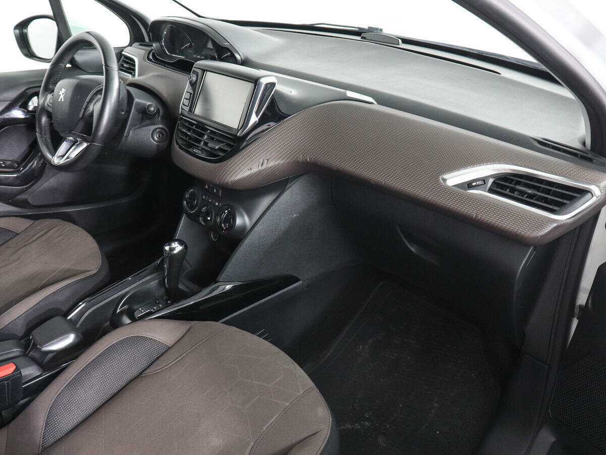 Купить Peugeot 2008, 2014, 200 353 км, фото №10