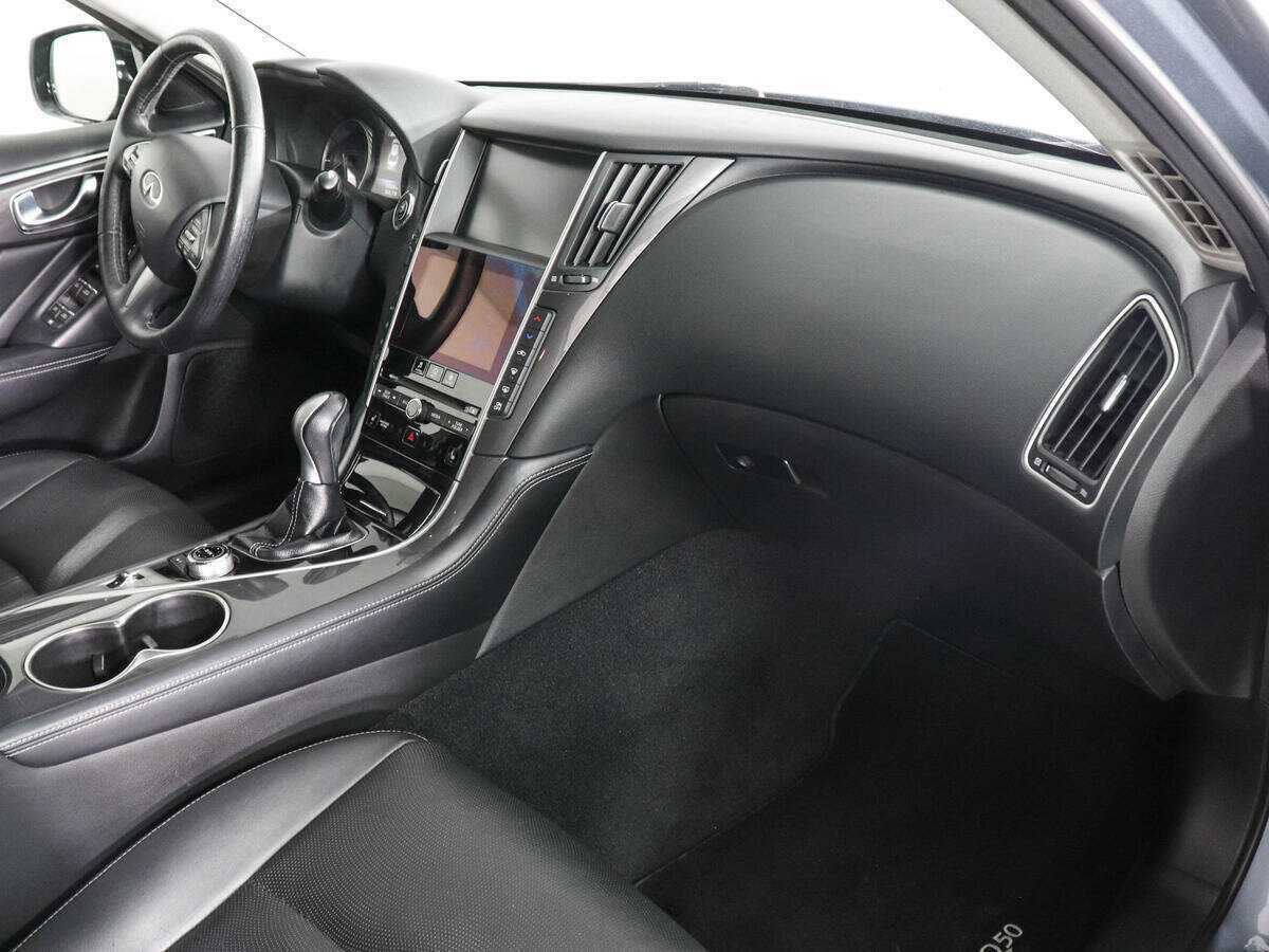 Купить Infiniti Q50, 2016, 133 885 км, фото №10