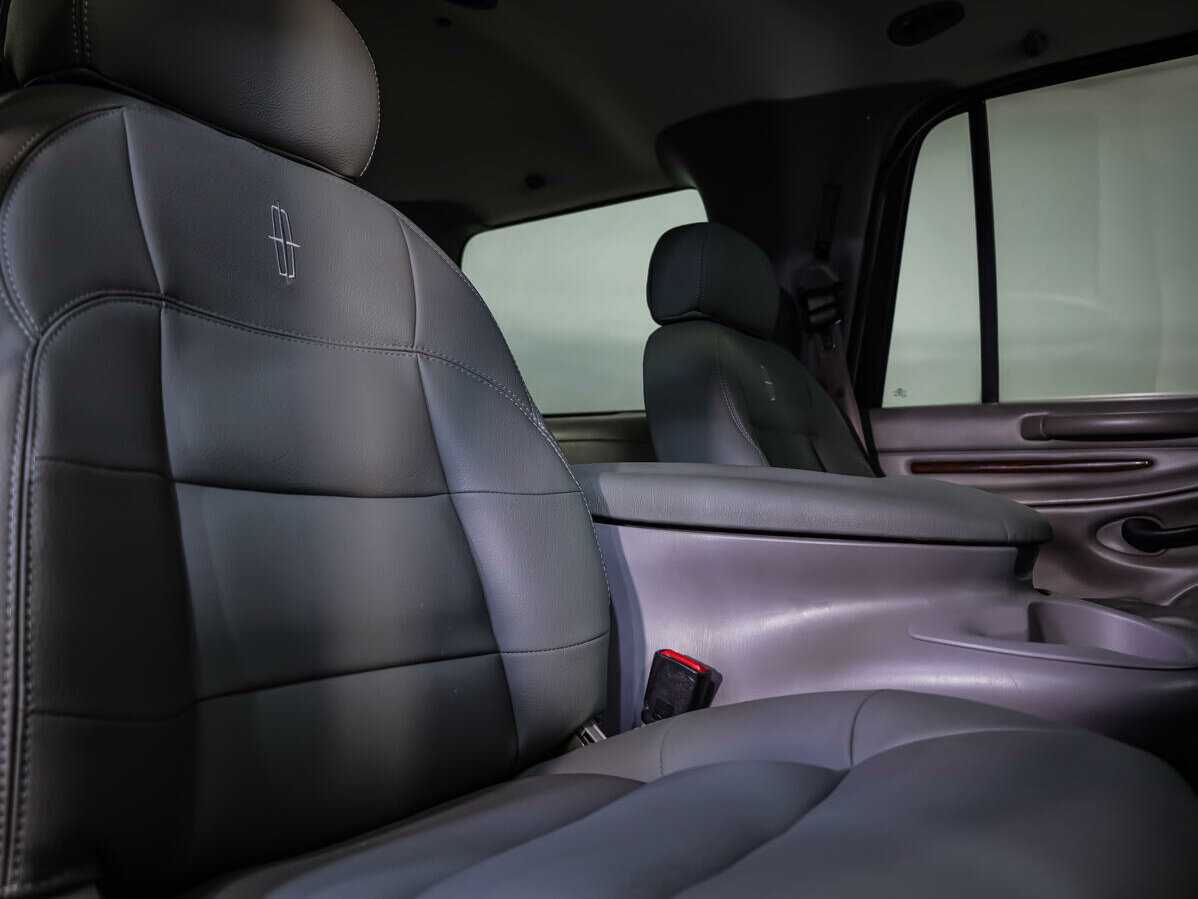 Купить Lincoln Navigator, 1999, 231 661 км, фото №12