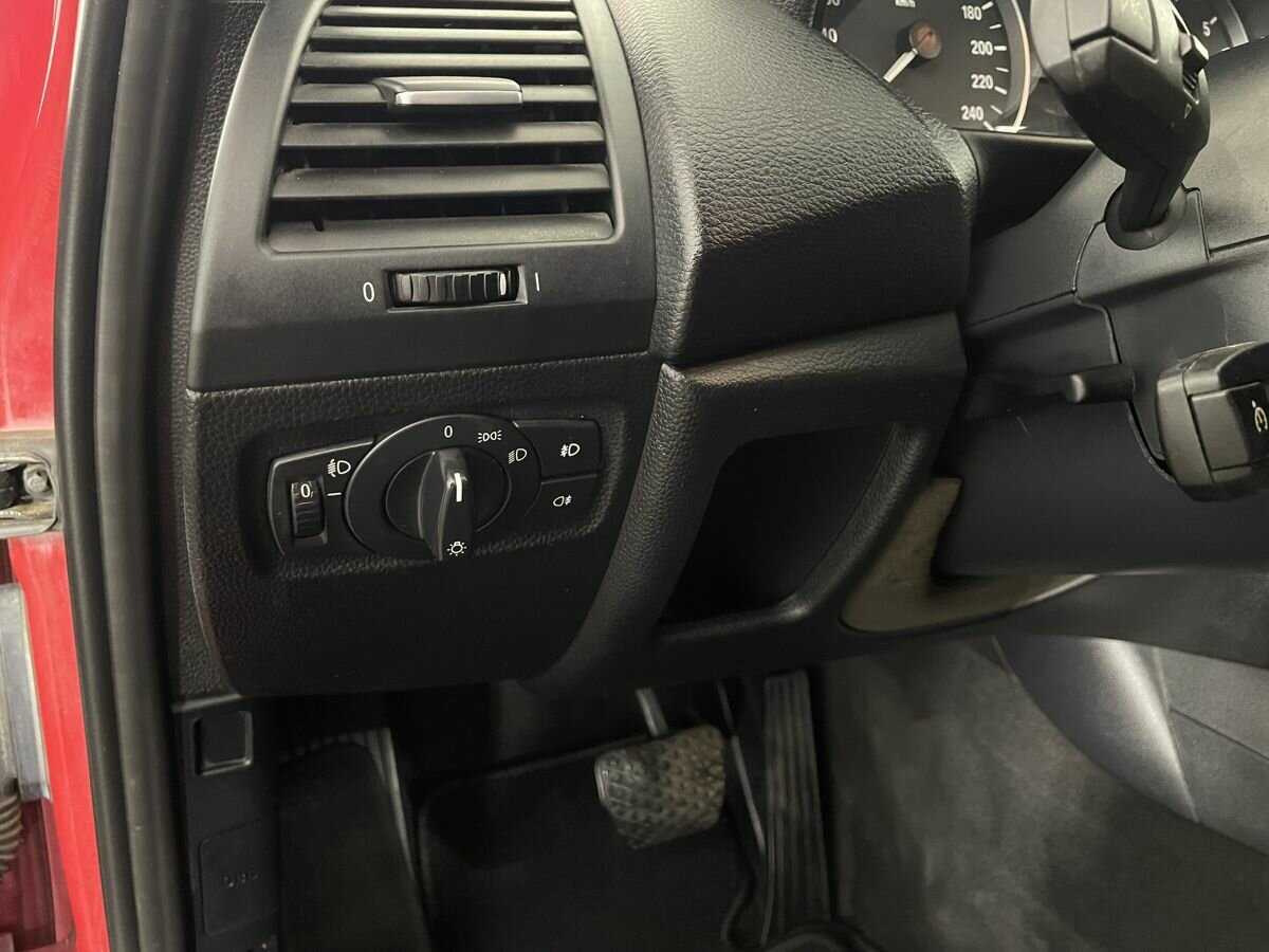 Купить BMW 1 серии 116i, 2010, 204 938 км, фото №8