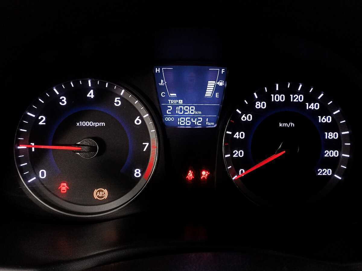 Купить Hyundai Solaris, 2011, 186 396 км, фото №11