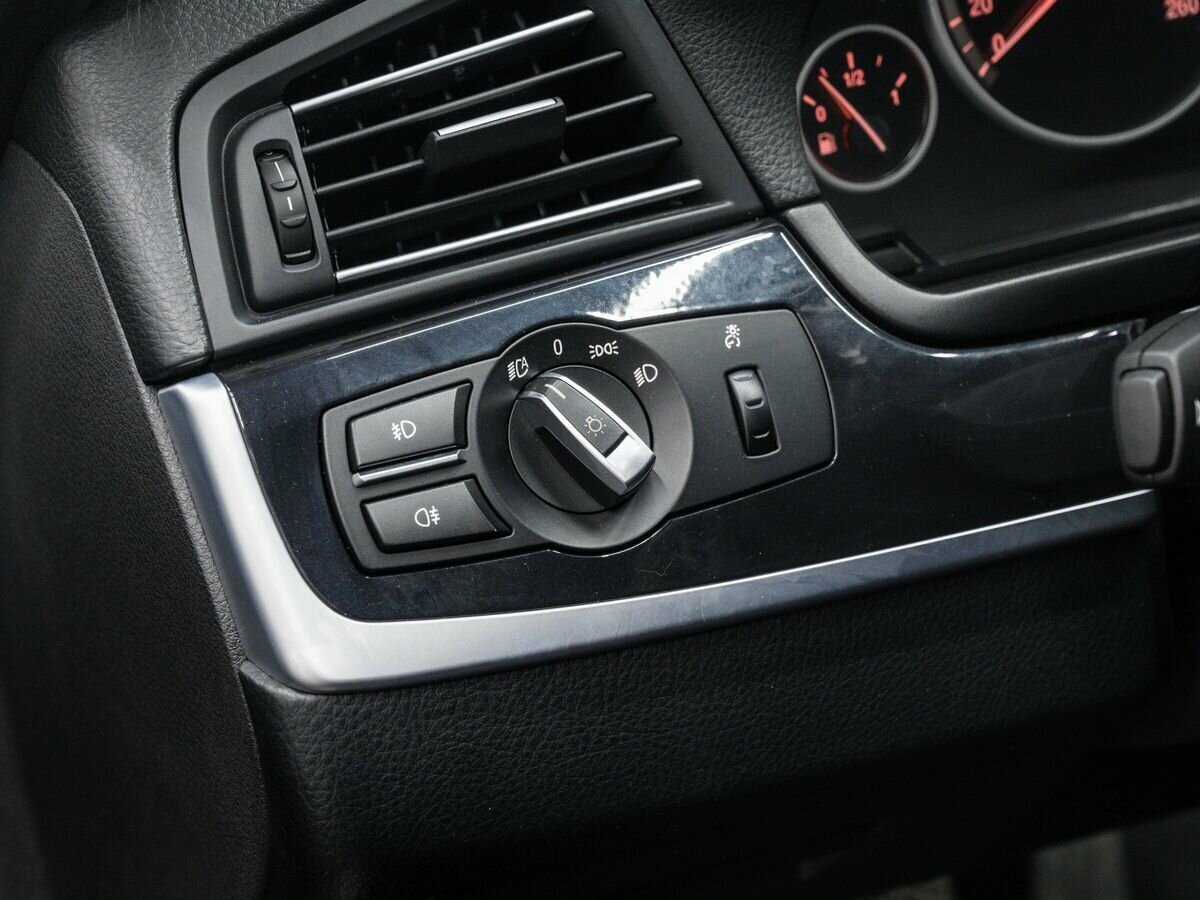 Купить BMW 5 серии 528i, 2011, 130 320 км, фото №16