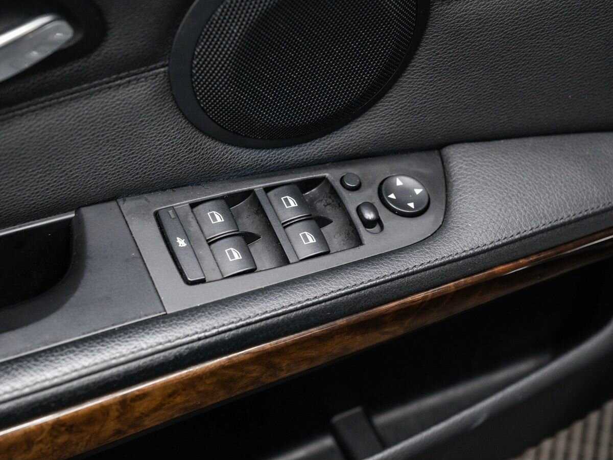 Купить BMW 3 серии 320i, 2009, 260 643 км, фото №16