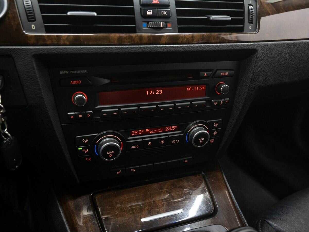 Купить BMW 3 серии 320i, 2009, 260 643 км, фото №19