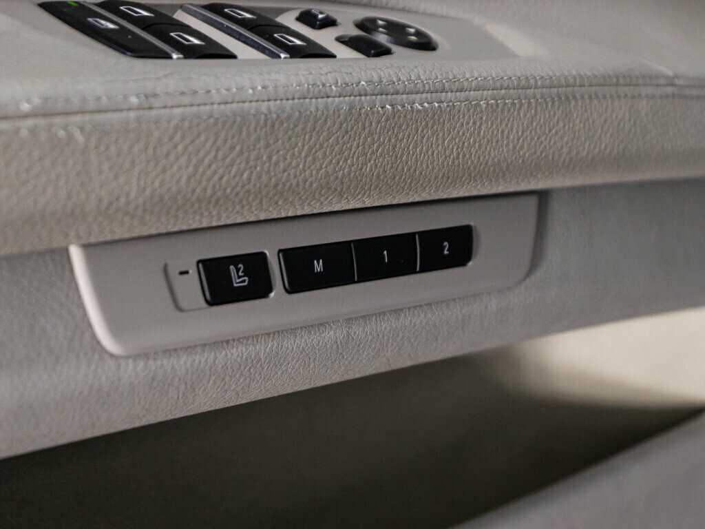 Купить BMW 7 серии 740i, 2012, 183 136 км, фото №23