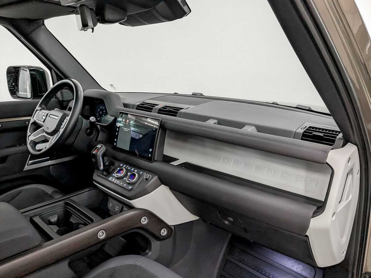 Купить Land Rover Defender 110, 2021, 67 614 км, фото №11