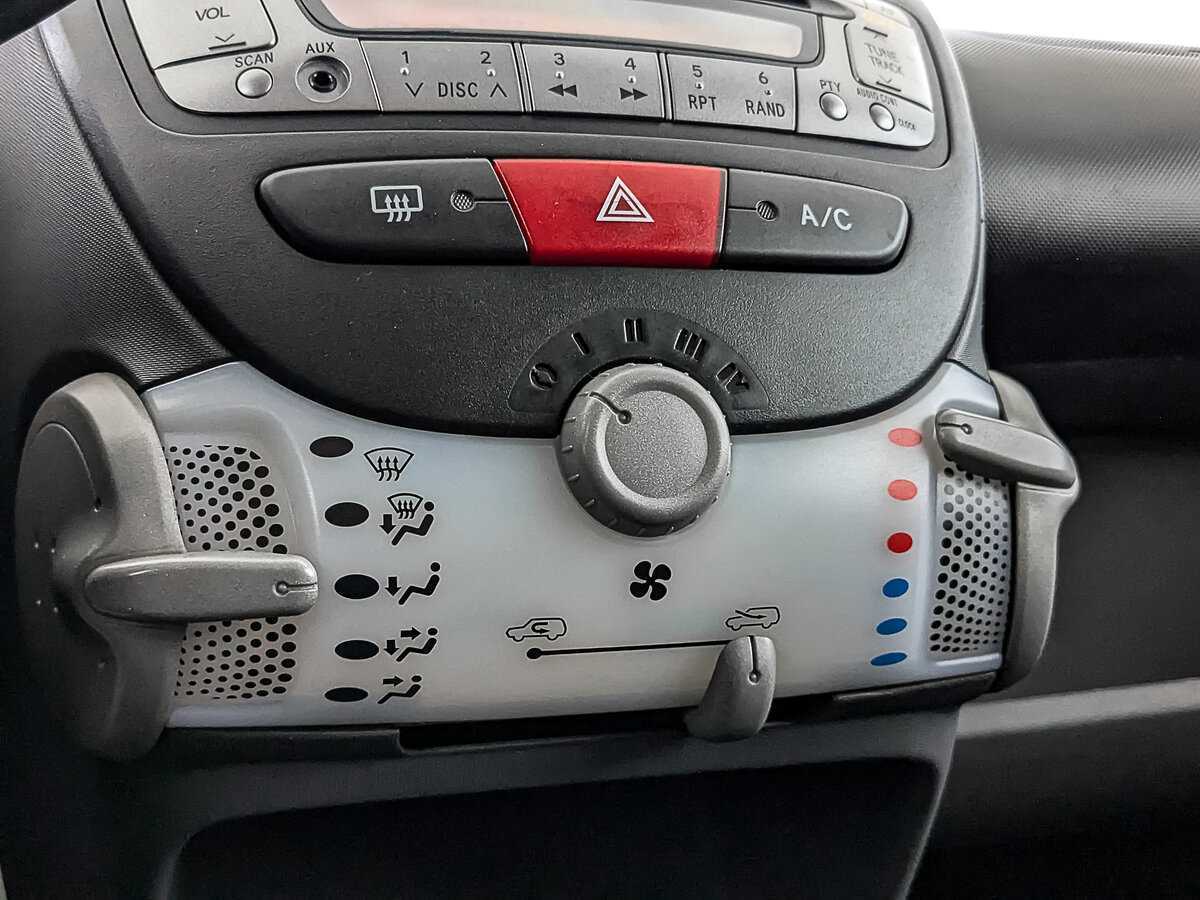 Купить Peugeot 107, 2010, 120 626 км, фото №24