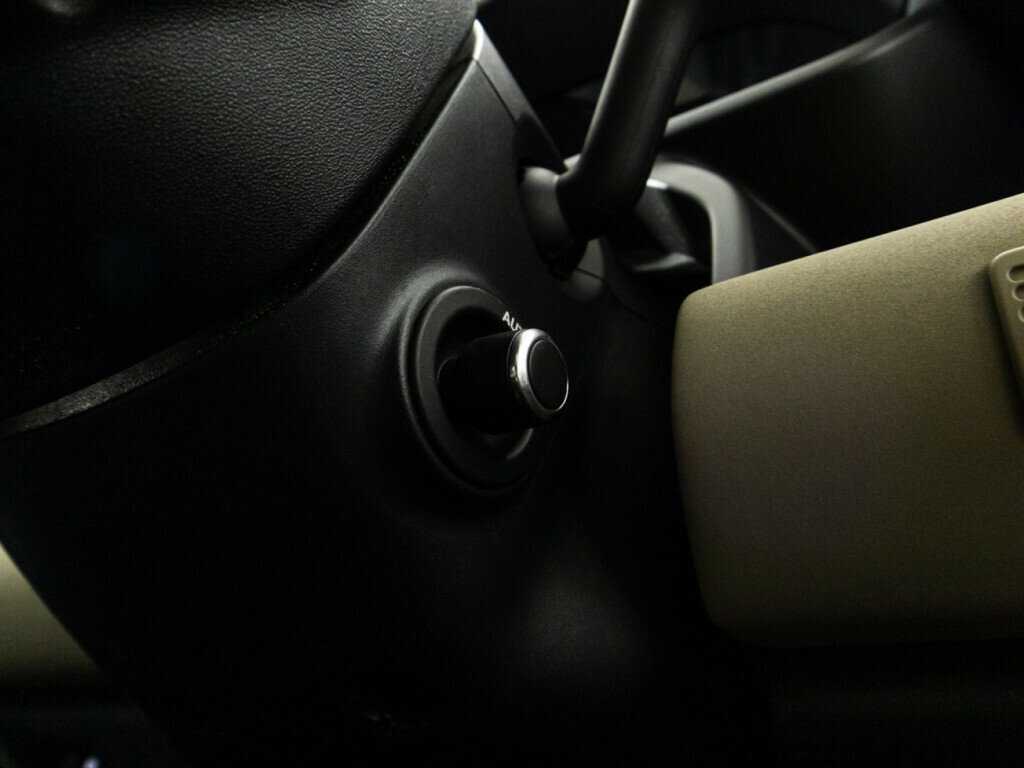 Купить Land Rover Defender 110, 2021, 95 660 км, фото №22