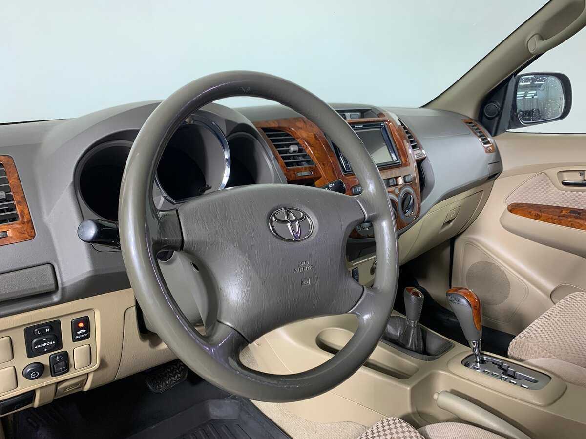 Купить Toyota Fortuner, 2011, 314 544 км, фото №9