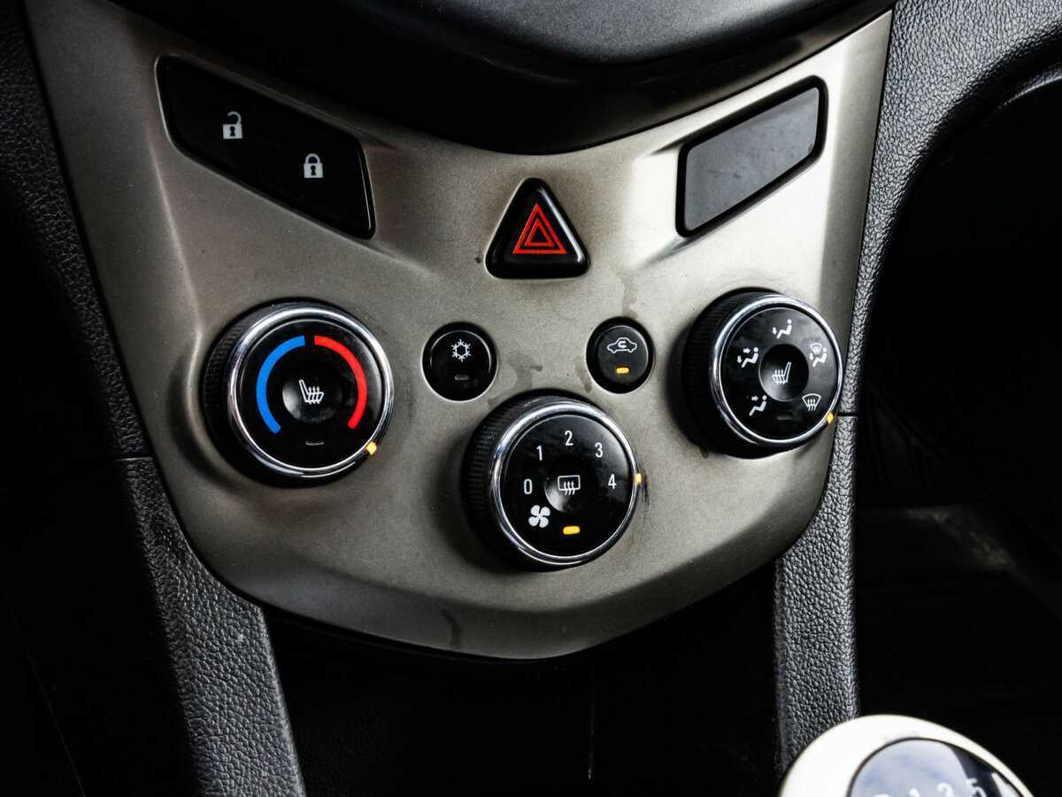 Купить Chevrolet Aveo, 2013, 243 929 км, фото №10