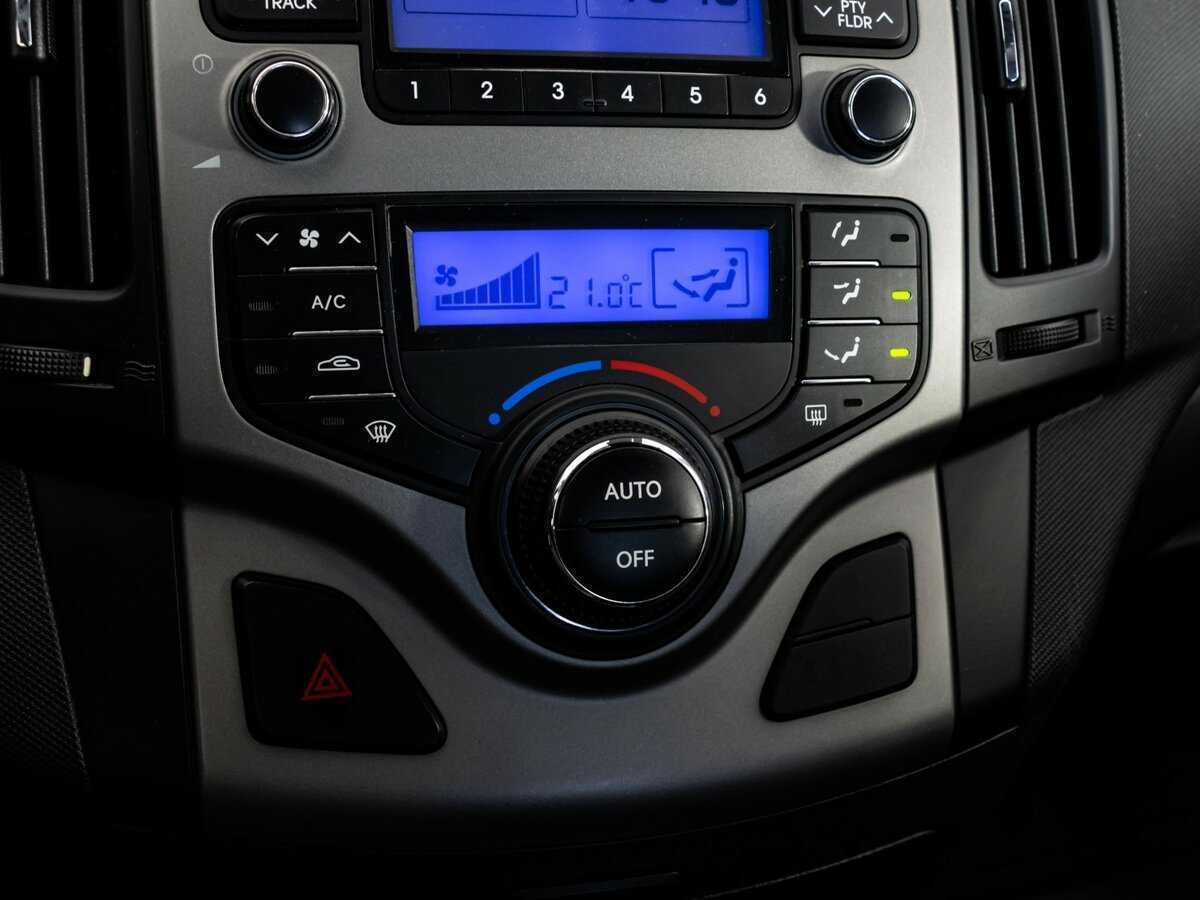 Купить Hyundai i30, 2009, 203 211 км, фото №12