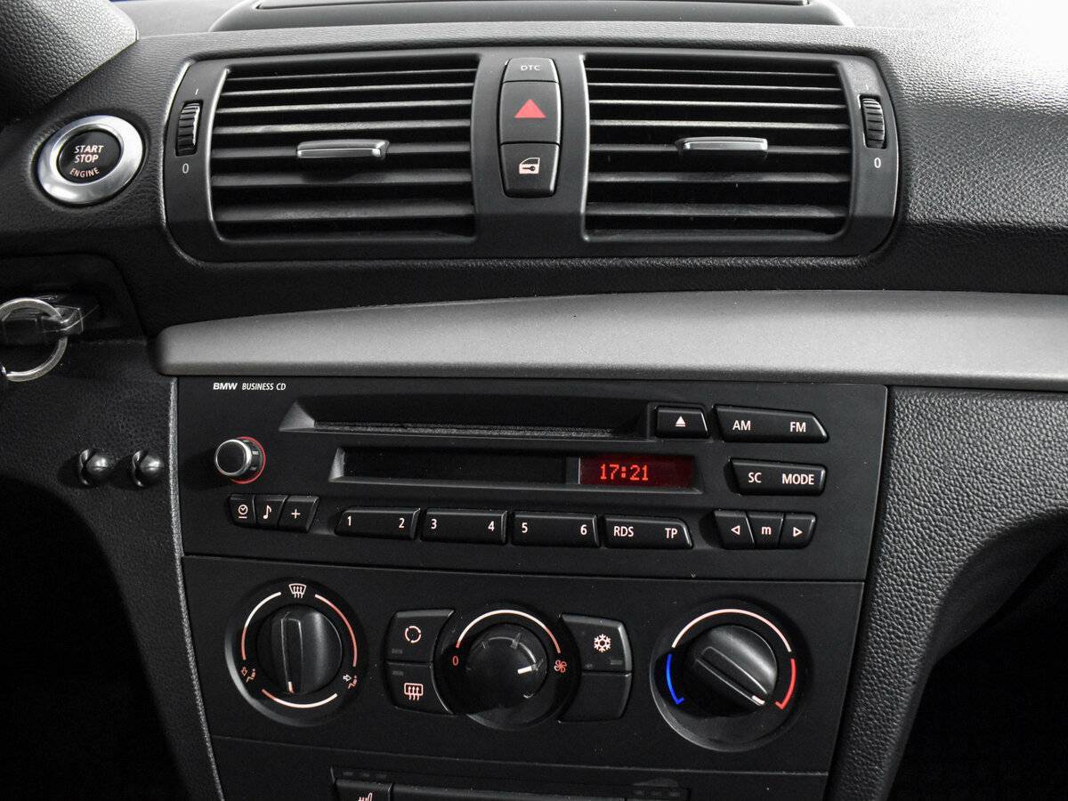 Купить BMW 1 серии 116i, 2010, 216 127 км, фото №16