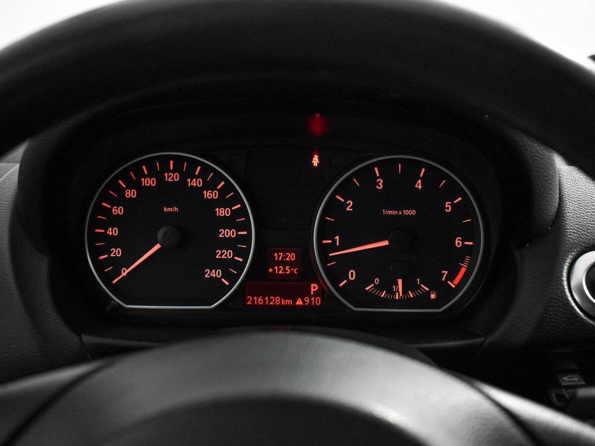 Купить BMW 1 серии 116i, 2010, 216 127 км, фото №18