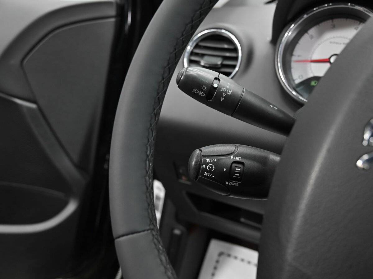 Купить Peugeot 308, 2011, 163 000 км, фото №8