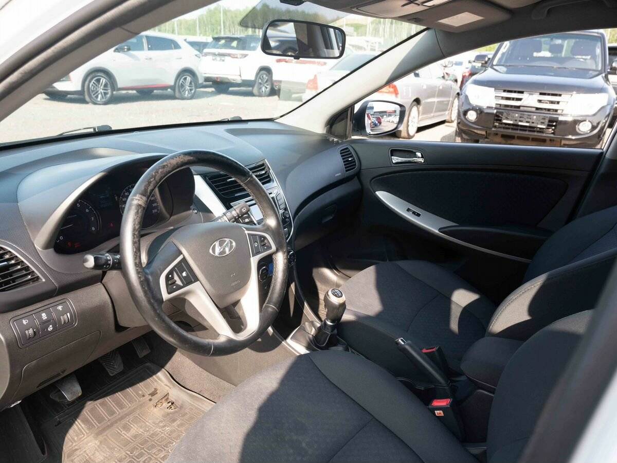 Купить Hyundai Solaris, 2014, 196 910 км, фото №8