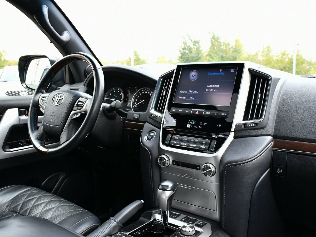 Купить Toyota Land Cruiser 200 Series Рестайлинг 2, 2017, 56 260 км, фото №9