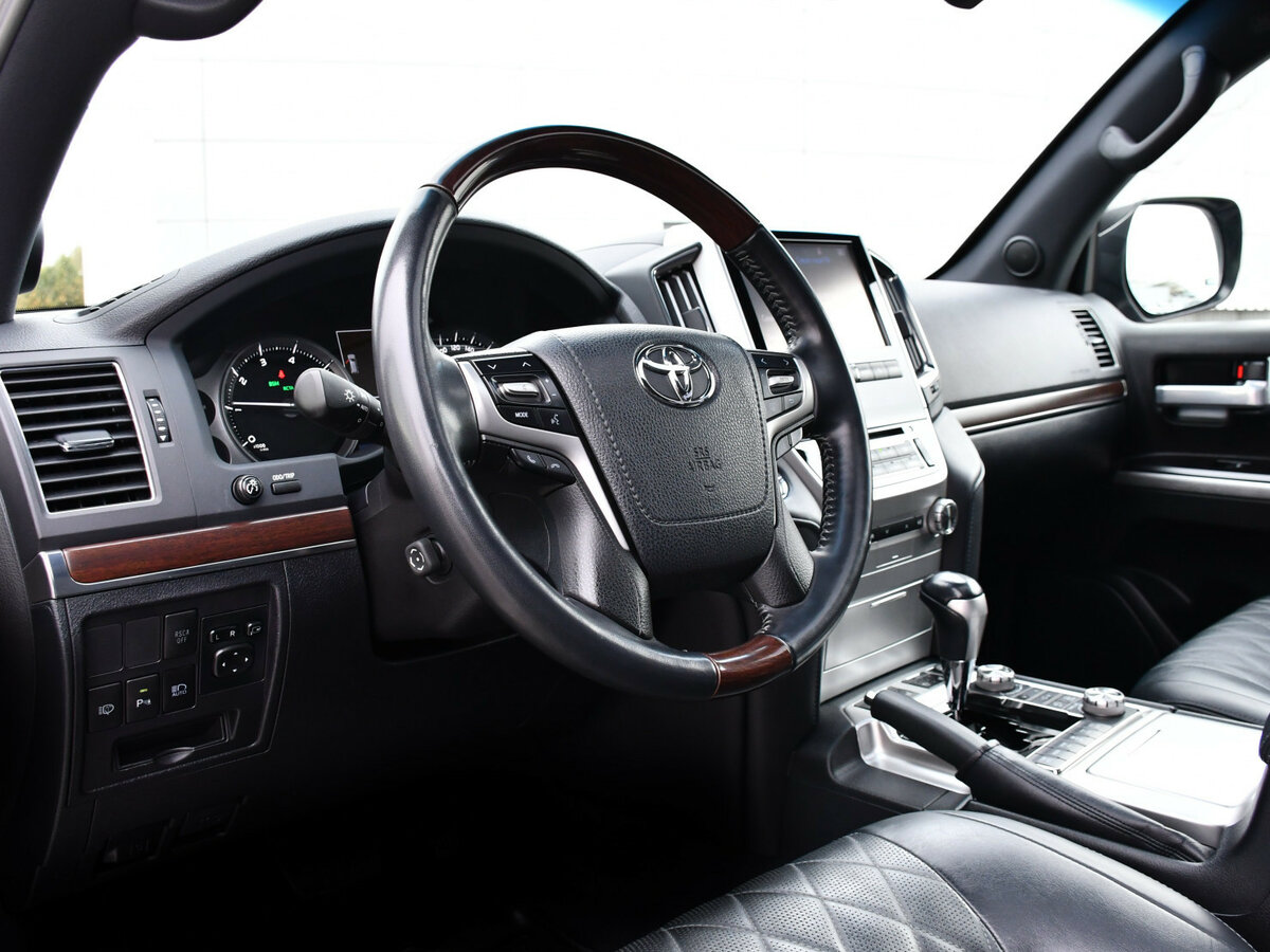 Купить Toyota Land Cruiser 200 Series Рестайлинг 2, 2017, 56 260 км, фото №13