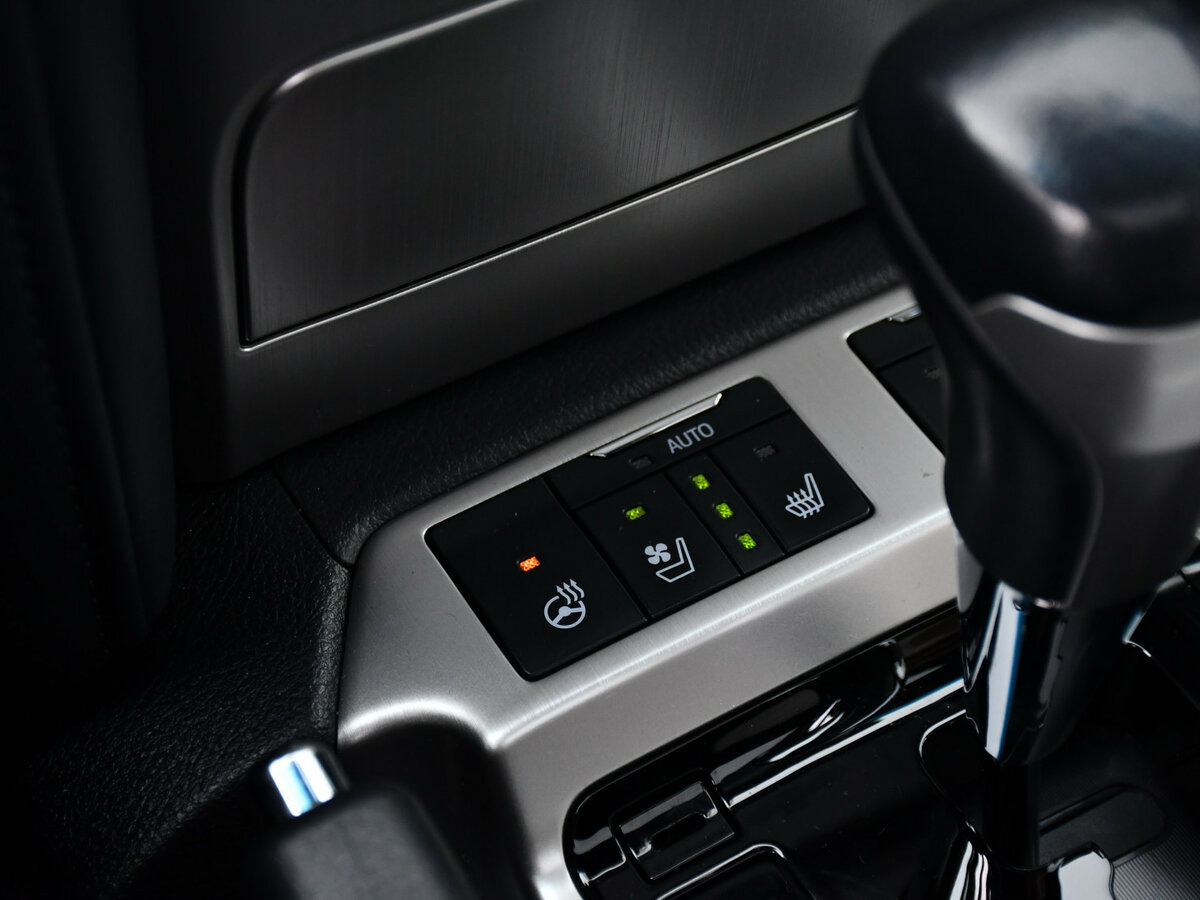 Купить Toyota Land Cruiser 200 Series Рестайлинг 2, 2017, 56 260 км, фото №22