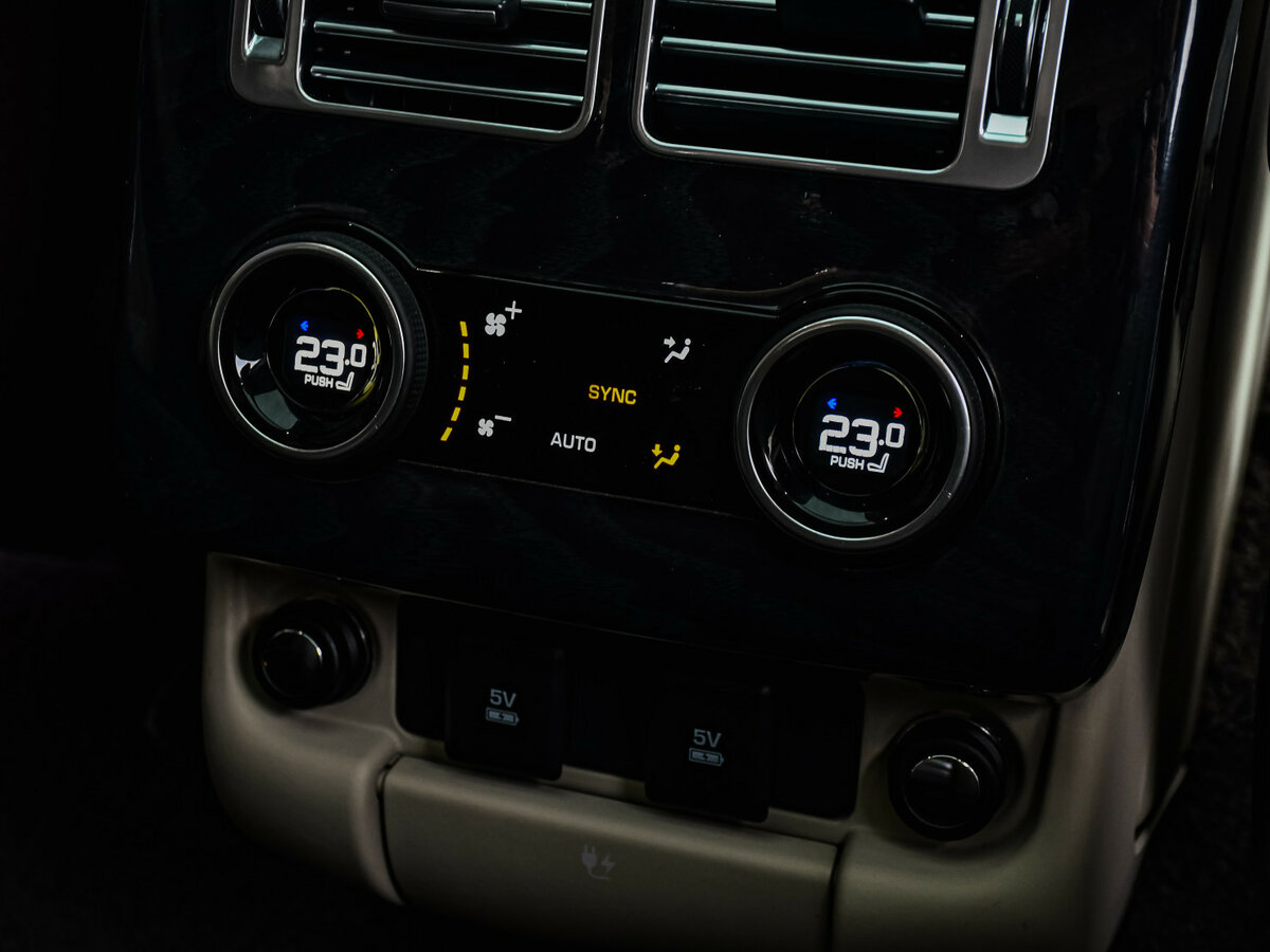 Купить Land Rover Range Rover Long IV Рестайлинг, 2019, 96 694 км, фото №17