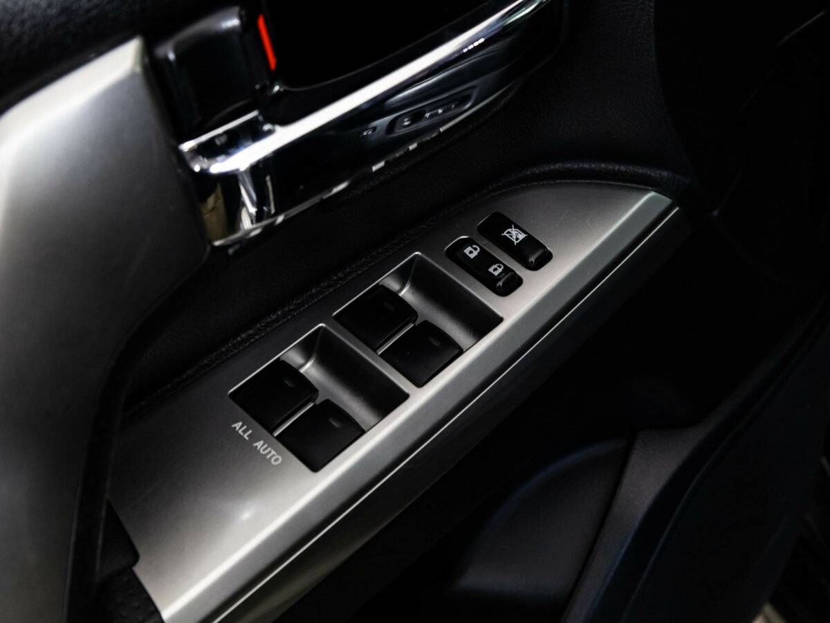 Купить Toyota Land Cruiser 200 Series Рестайлинг 1, 2012, 222 767 км, фото №15