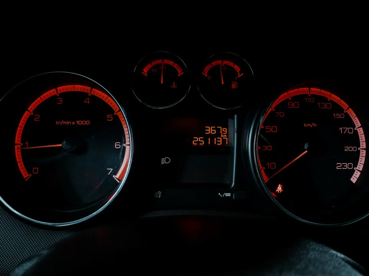 Купить Peugeot 308 I, 2011, 251 136 км, фото №9