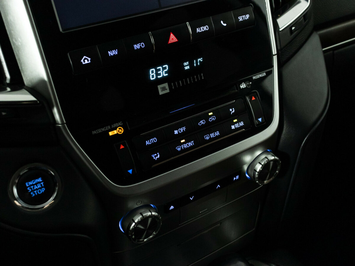 Купить Toyota Land Cruiser 200 Series Рестайлинг 2, 2017, 211 198 км, фото №17