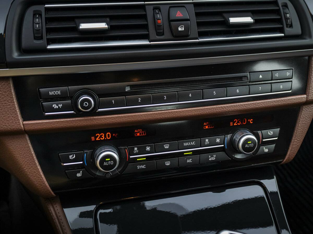 Купить BMW 5 серии 528i xDrive VI (F10/F11/F07) Рестайлинг, 2016, 138 885 км, фото №16