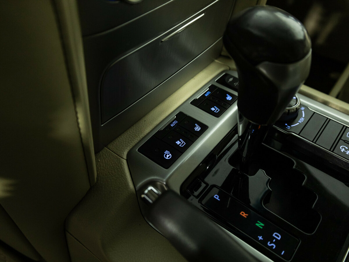 Купить Toyota Land Cruiser Arctic Trucks AT33 200 Series Рестайлинг 2, 2015, 300 813 км, фото №19